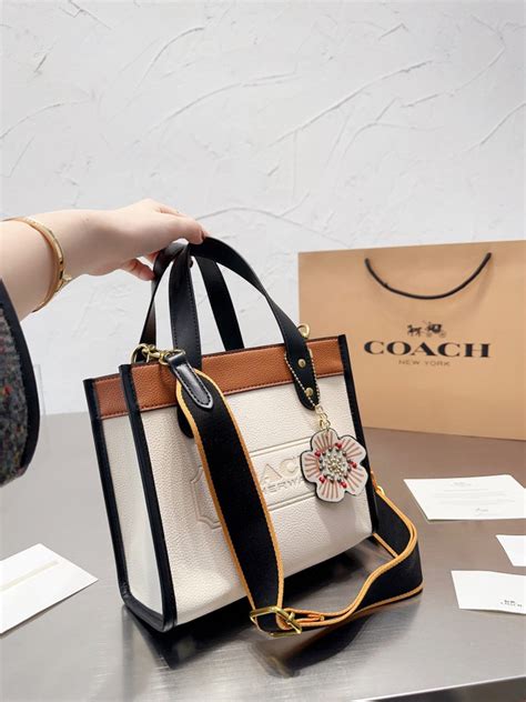 Женские сумки Coach — купить в интернет